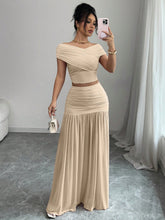 Completo top corto incrociato e gonna lunga plissettata